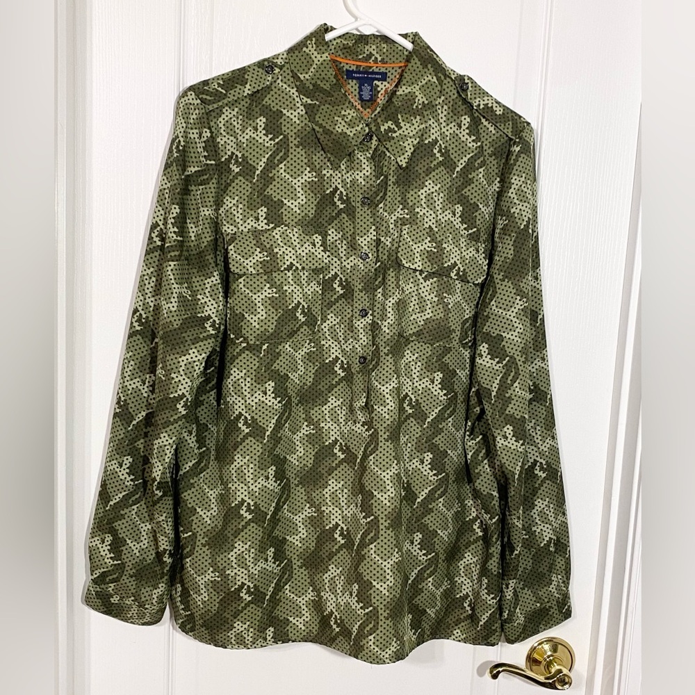 Tommy Hilfiger Camo Polka Dot Utility Epaulet Button Front Shirt Green Size XL